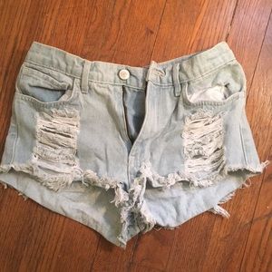 Light wash destroyed shorts